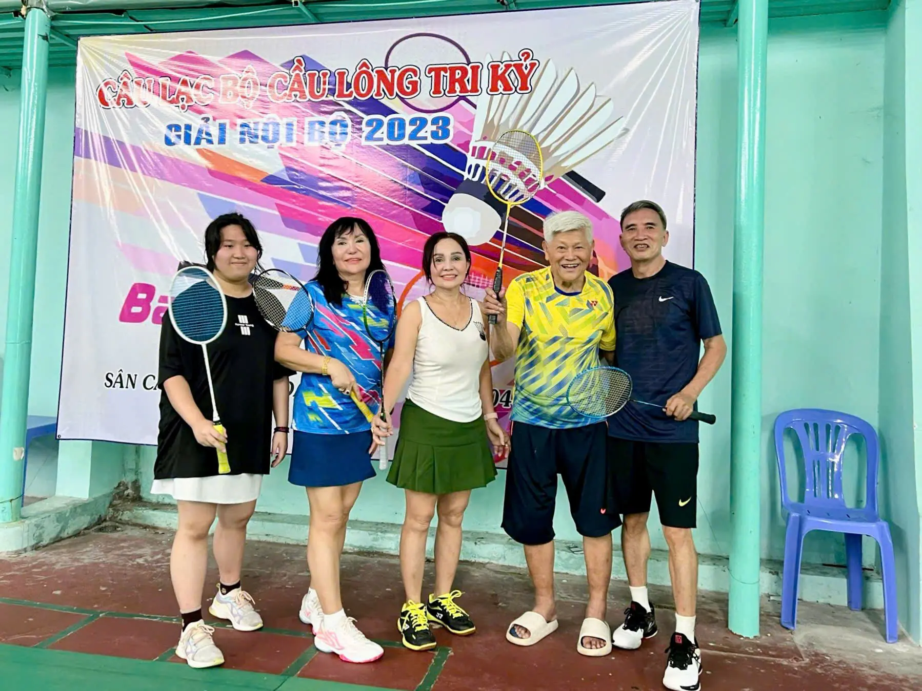 SÂN CẦU LÔNG CỐI ĐÁ