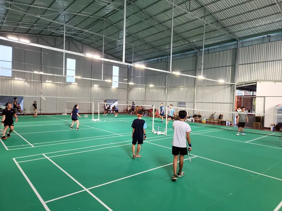 SÂN CẦU LÔNG CỐI ĐÁ